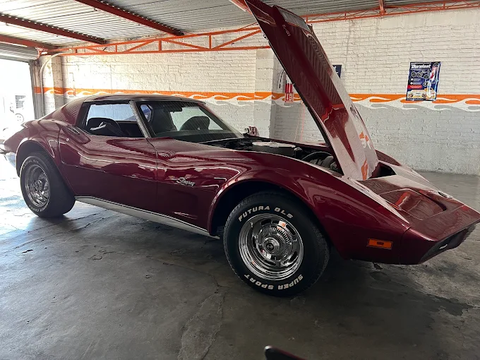 Corvette Stingray guinda en revisión preventiva del sistema eléctrico